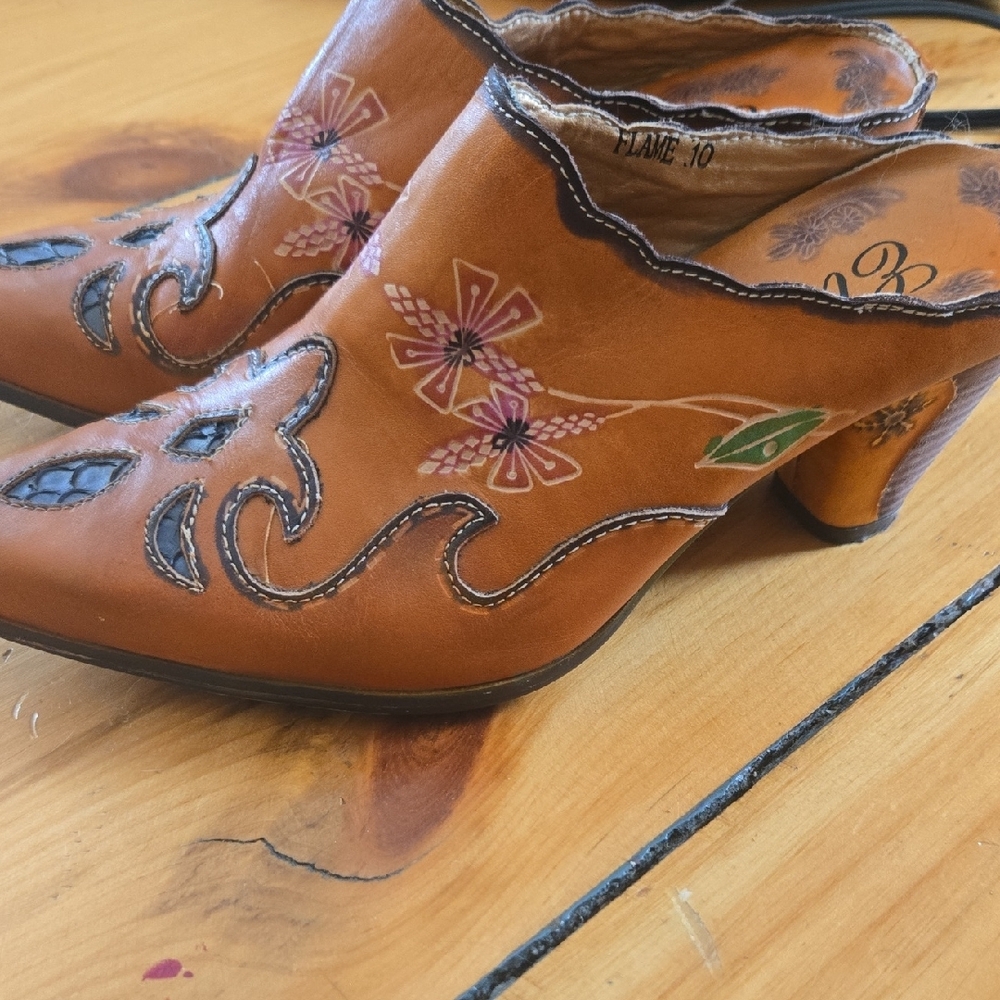Women's Tan and Black Embroidered Shoes - Picture 5 of 6